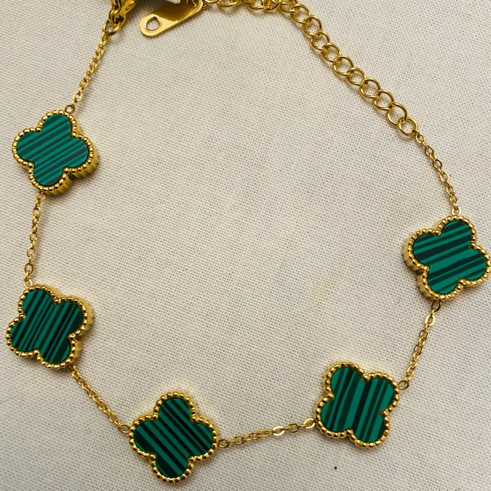 Four leaf clover bracelet